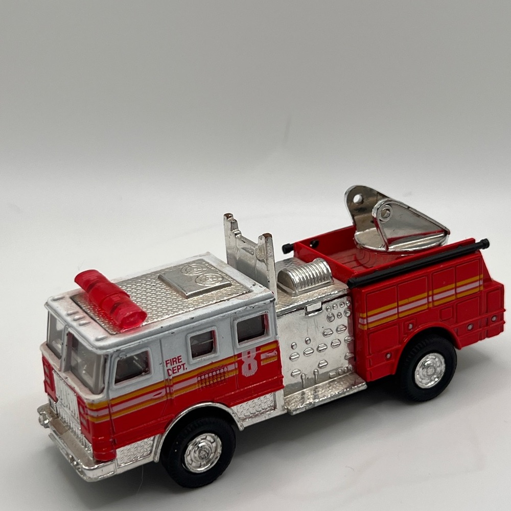 5 inch New York  Fire Department CFD Truck Fire Engine 17 Scale Model